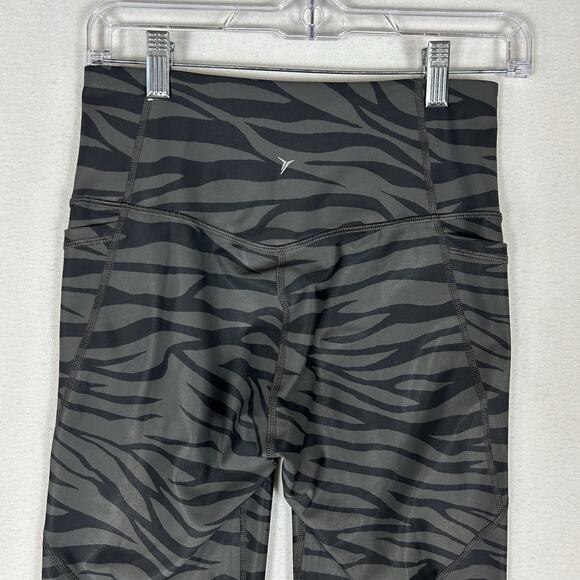 Old Navy NEW Active Powersoft Capri Leggings Women's Medium Gray Zebra Print NWT - Picture 10 of 16